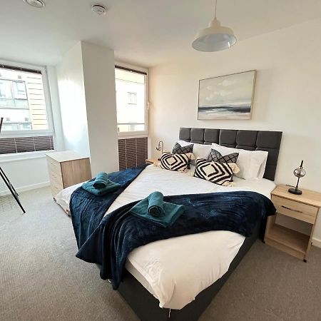 2 Bedroom, 2 Bathroom Modern Apartment Close To Ocean Village, Free Parking, Single Or Double Beds Southampton Kültér fotó