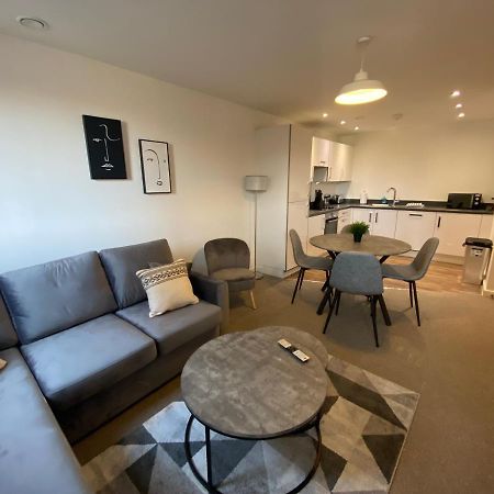 2 Bedroom, 2 Bathroom Modern Apartment Close To Ocean Village, Free Parking, Single Or Double Beds Southampton Kültér fotó