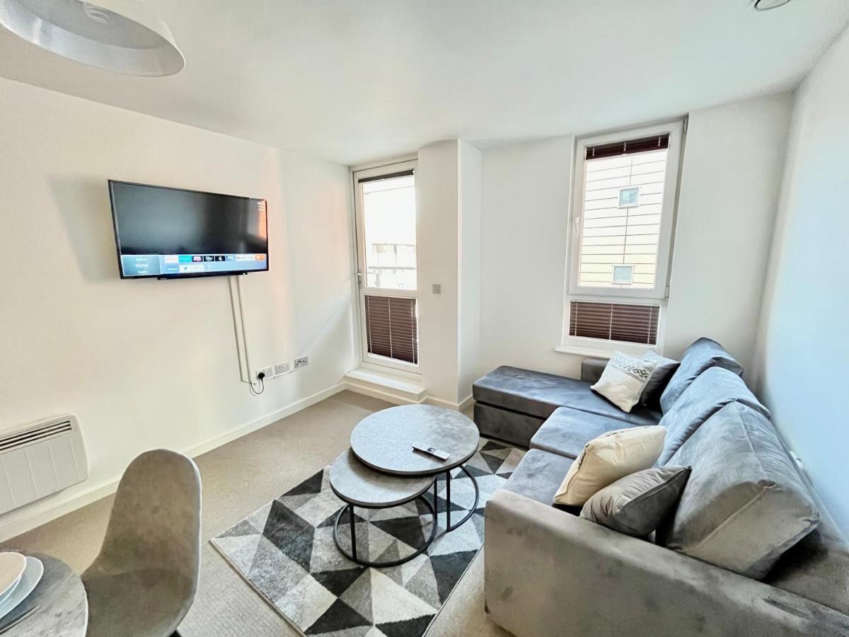 2 Bedroom, 2 Bathroom Modern Apartment Close To Ocean Village, Free Parking, Single Or Double Beds Southampton Kültér fotó