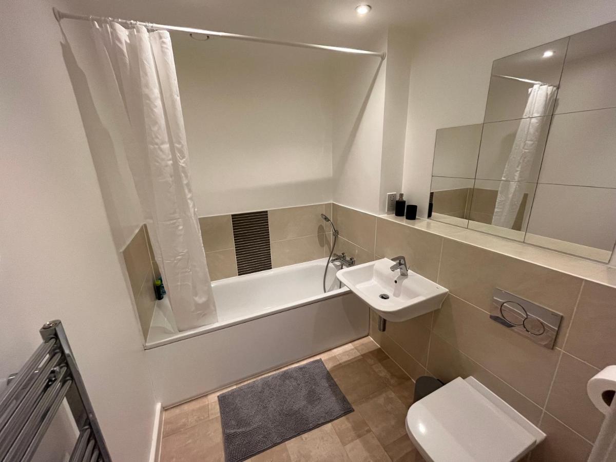 2 Bedroom, 2 Bathroom Modern Apartment Close To Ocean Village, Free Parking, Single Or Double Beds Southampton Kültér fotó