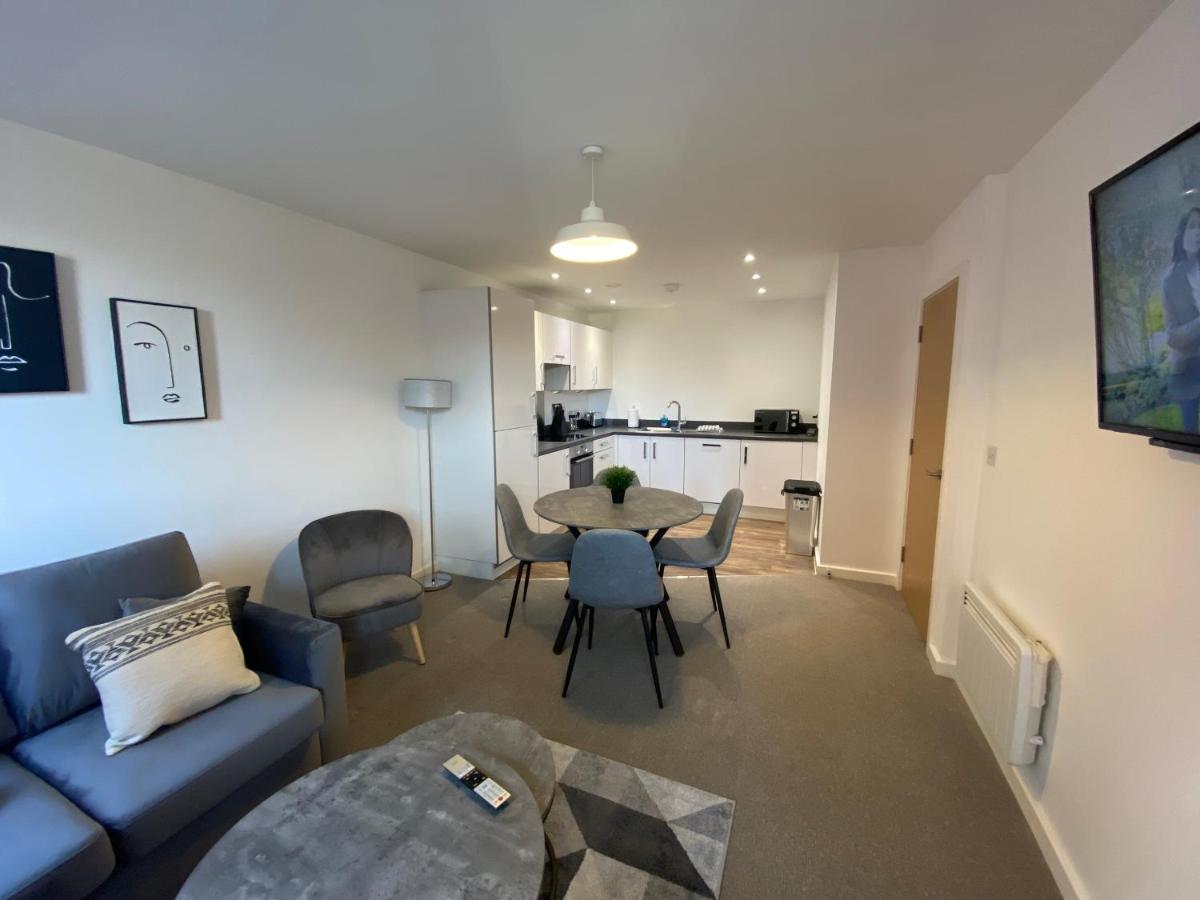 2 Bedroom, 2 Bathroom Modern Apartment Close To Ocean Village, Free Parking, Single Or Double Beds Southampton Kültér fotó