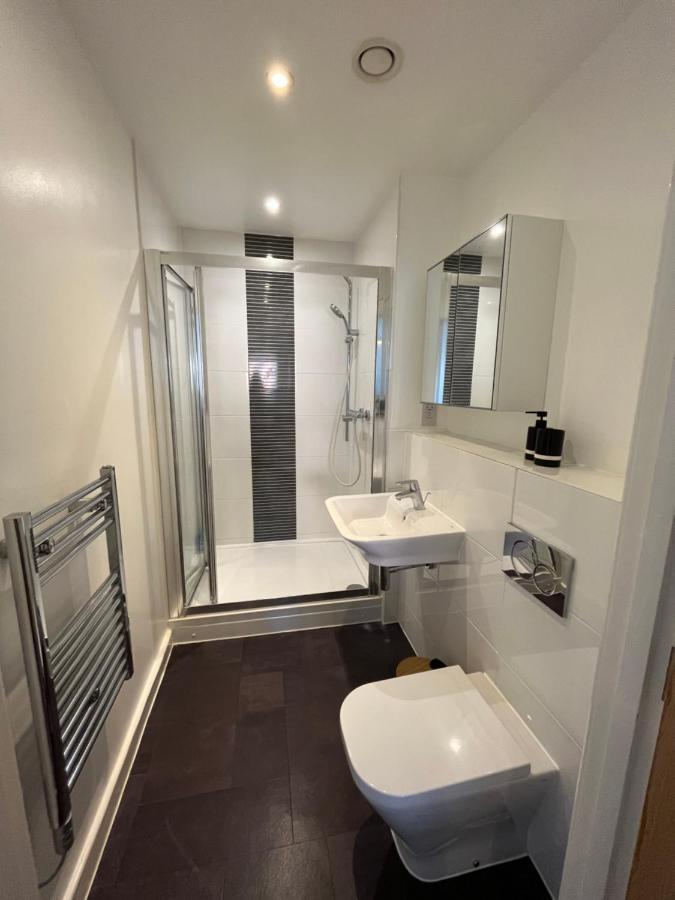 2 Bedroom, 2 Bathroom Modern Apartment Close To Ocean Village, Free Parking, Single Or Double Beds Southampton Kültér fotó